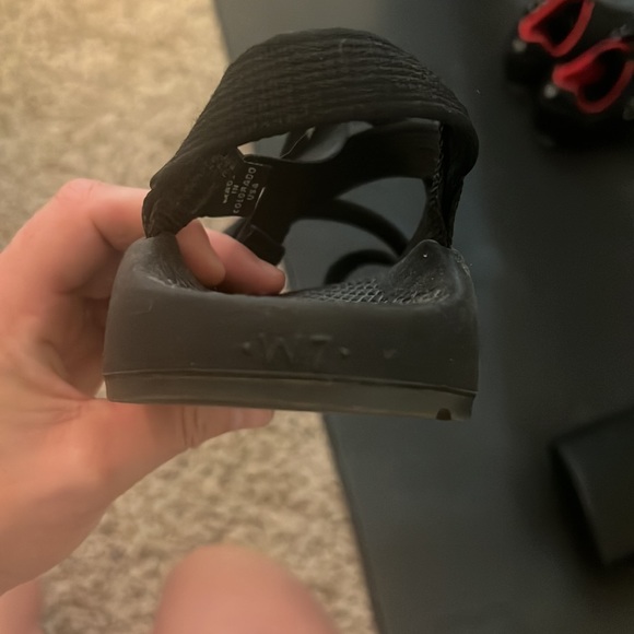 Black Chacos 7 shoes sandals - Picture 3 of 3